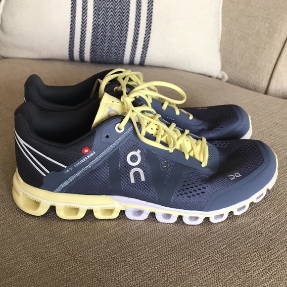 on cloud Shoes - On Cloud running shoes